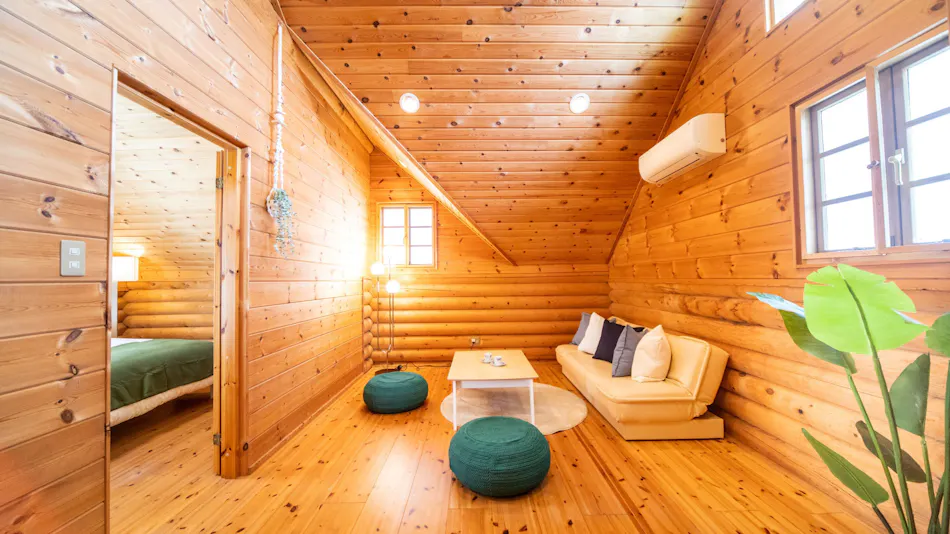 Awaji Large Log House in Goshiki