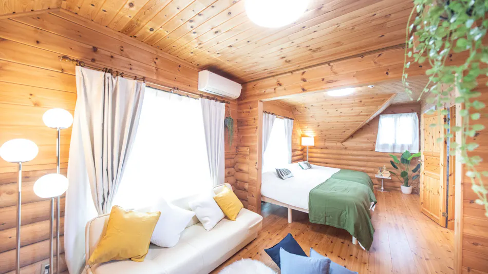 Awaji Large Log House in Goshiki