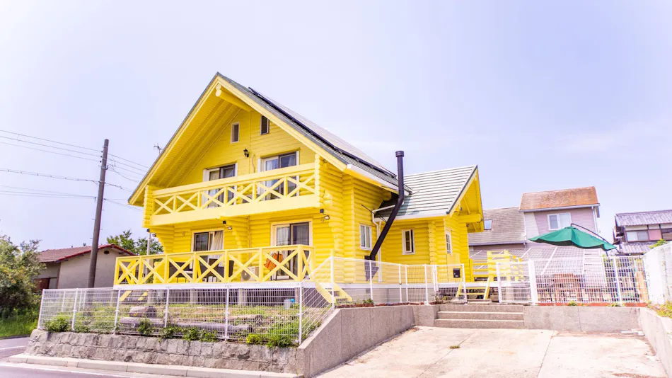 Awaji Large Log House in Goshiki