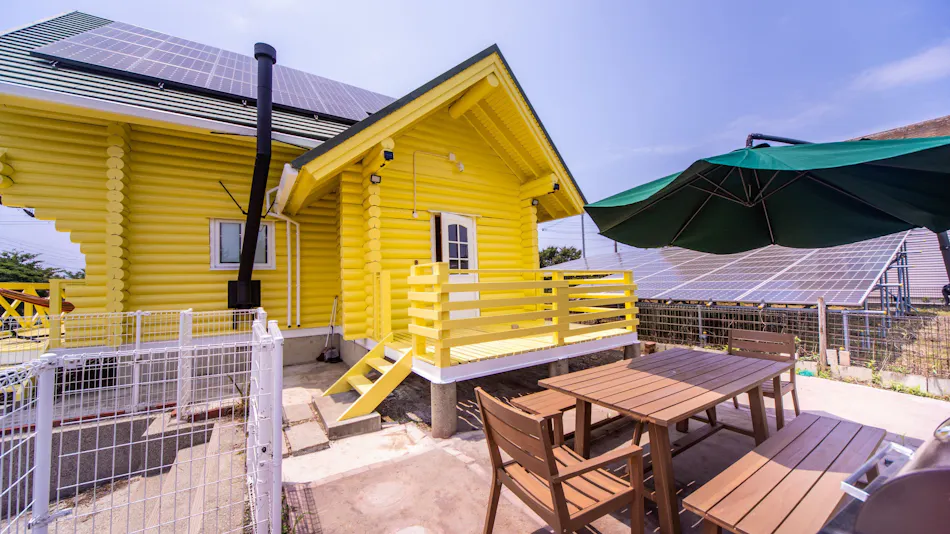 Awaji Large Log House in Goshiki