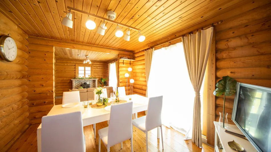 Awaji Large Log House in Goshiki