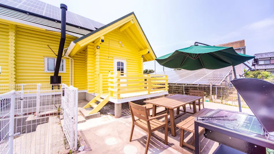 Awaji Large Log House in Goshiki