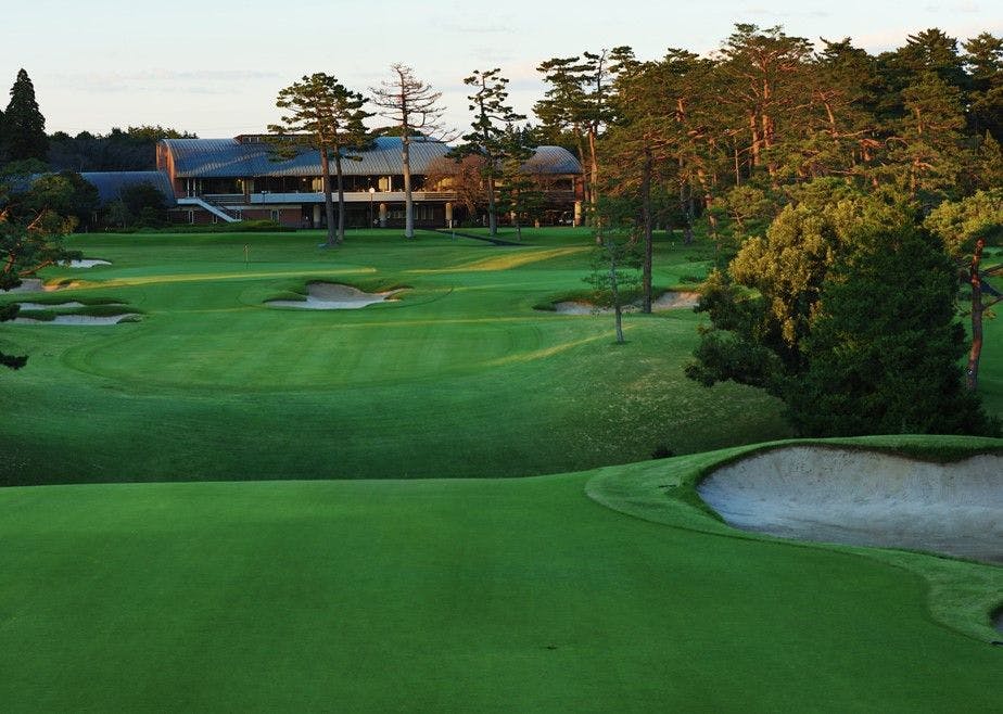 龍崎鄉村俱樂部，開車10分鐘。