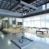 ◆Ruang istirahat yang luas di depan pemandian umum.