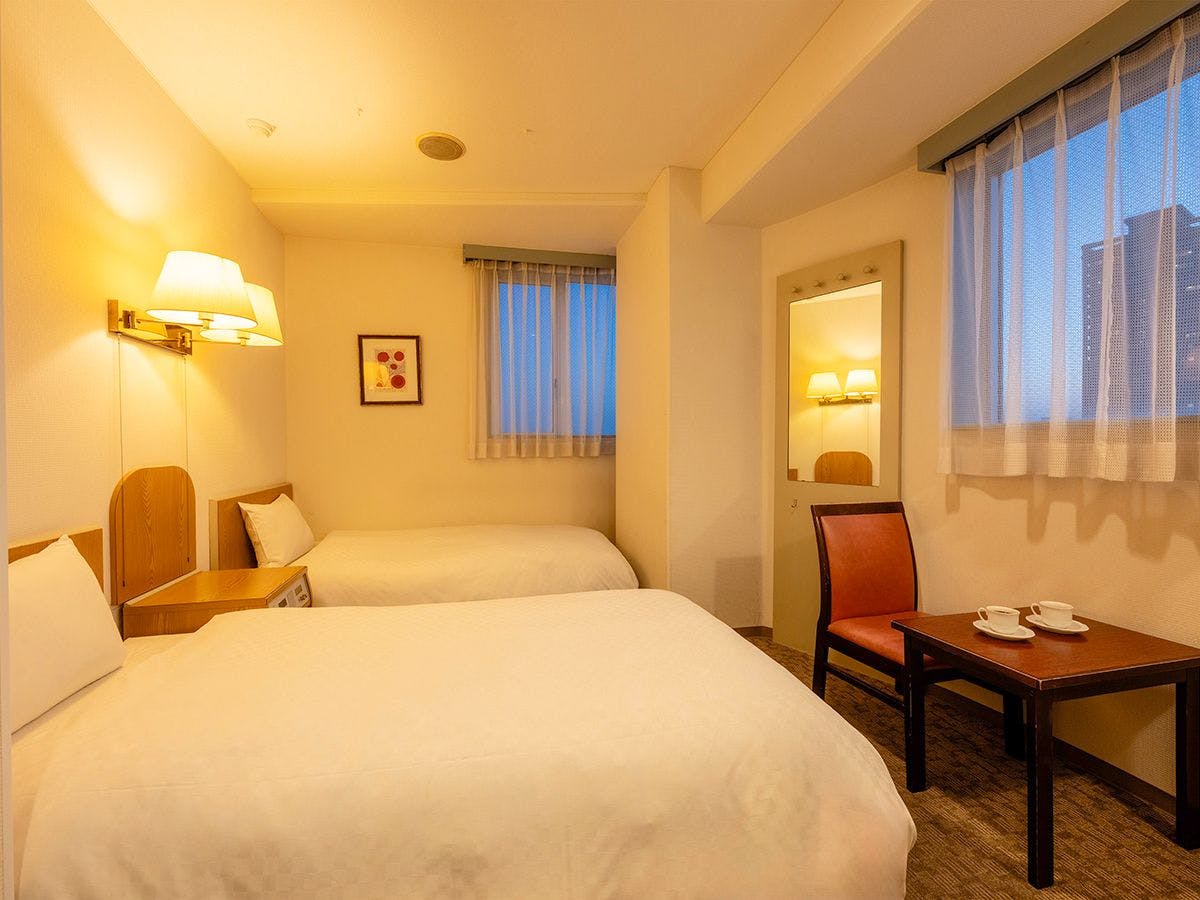 【ทวินเตียงมุมห้อง】