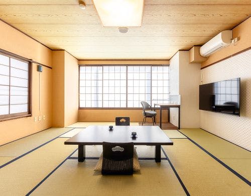 和室もデスク付き！椅子に座りお仕事可能