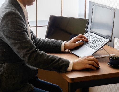 和室もデスク付き！椅子に座りお仕事可能