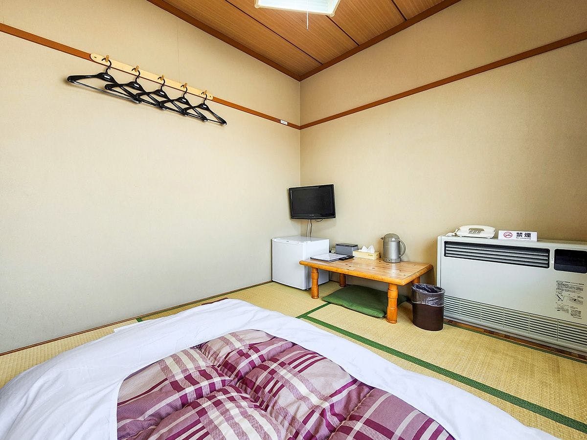 Kamar Single Gaya Jepang <Bebas Rokok> Tanpa Toilet dan Bak Mandi