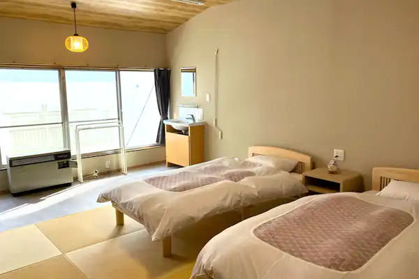 ห้องพักแบบเตียงคู่สไตล์ตะวันตก (มีเพียง 1 ห้องพัก)