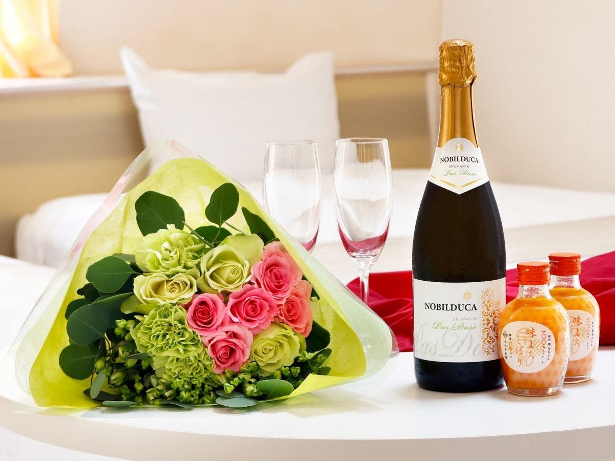 Untuk merayakan hari jadi atau ulang tahun bersama orang terkasih.