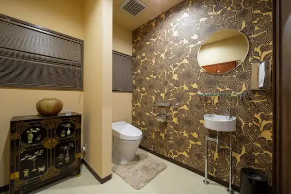 Toilet dan kamar mandi