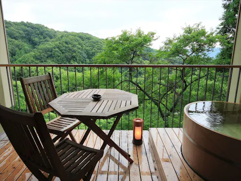 附溫泉露天浴池的客房範例