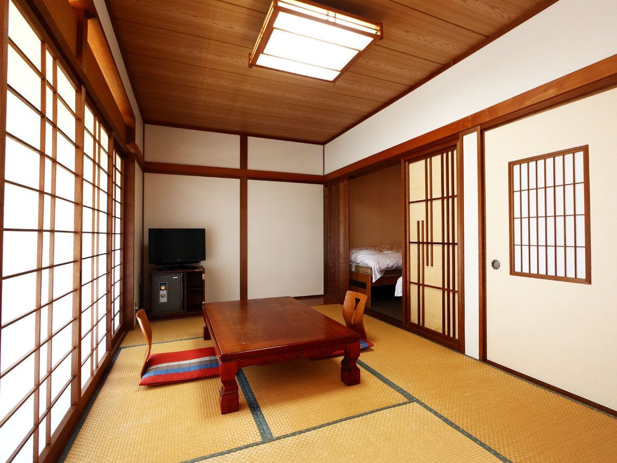 Japanese-Western Style Room: Experience a harmonious blend of Japanese and Western ambiance♪*