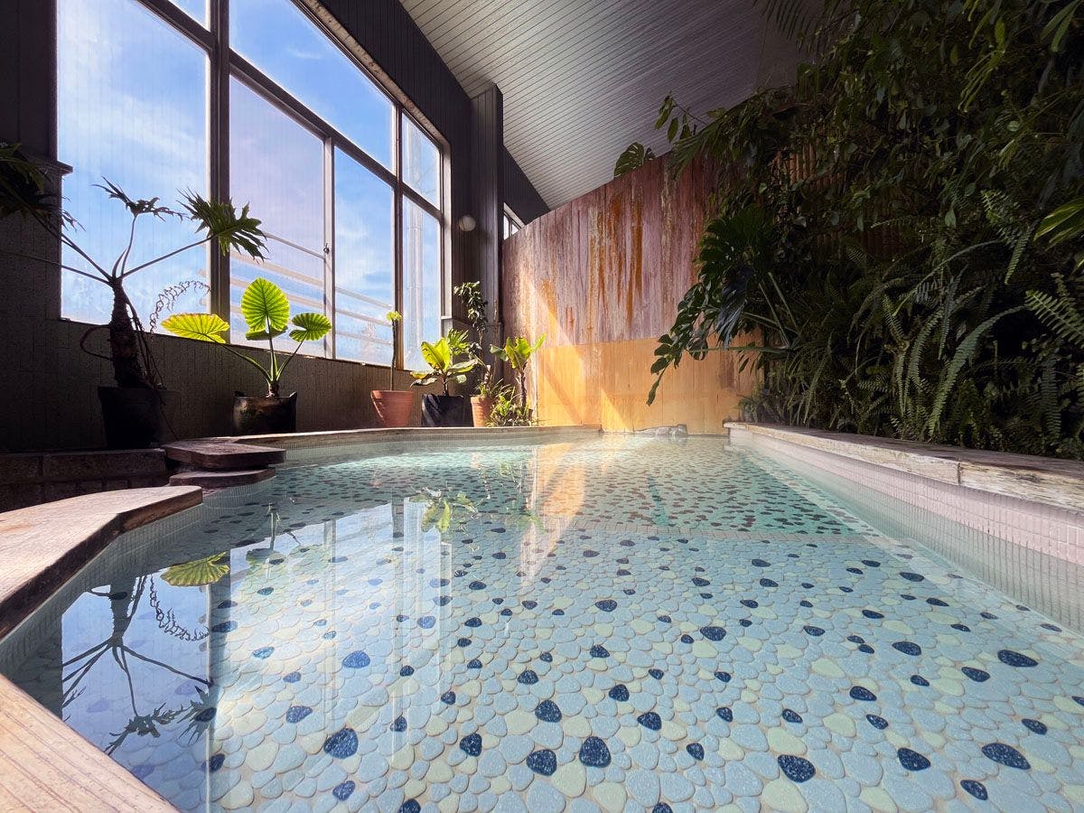 Women's Bath: Natural Onsen with High Moisturizing Effects*