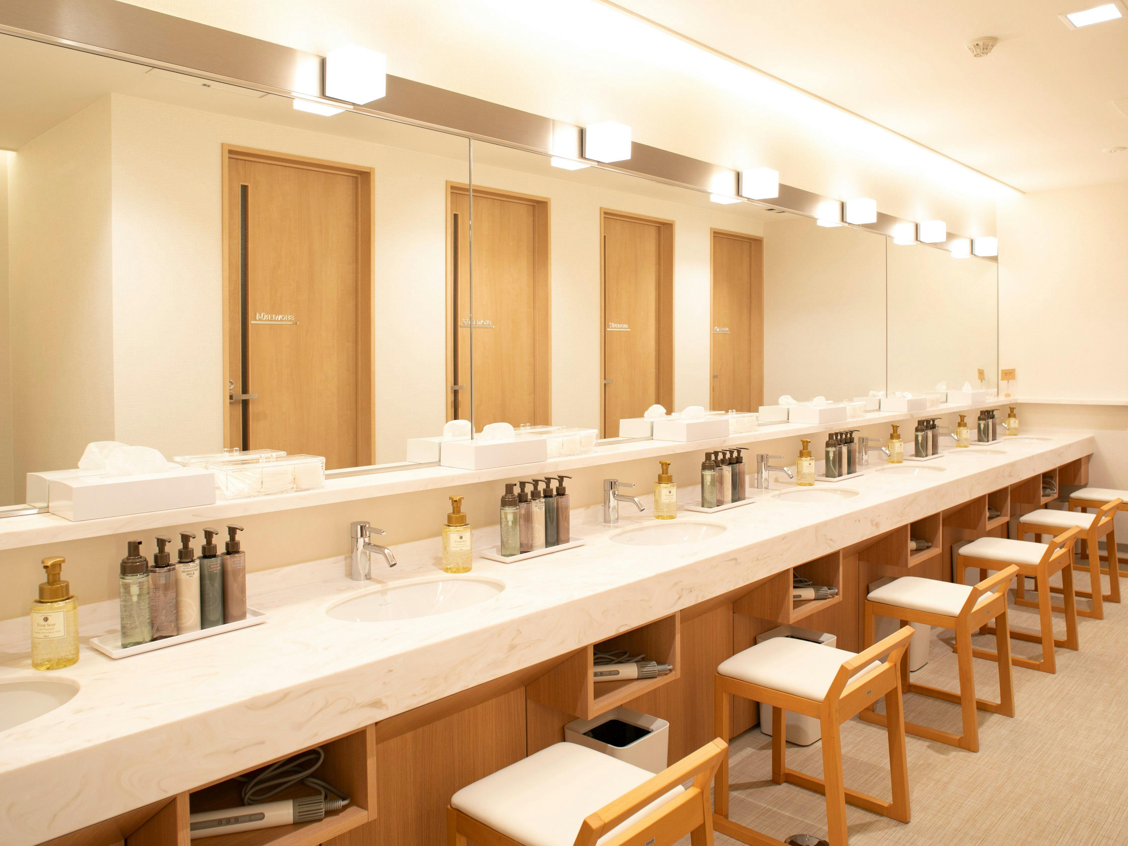 ห้องล้างหน้า ชั้น 1