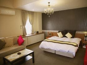 ロイヤルガーデンホテル