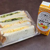 อาหารเช้าเบา ๆ: แซนด์วิช + น้ำผลไม้