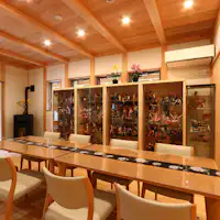 Restoran di lantai 1 dalam area.