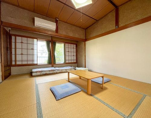 #客室　素朴で落ち着いた和室です。