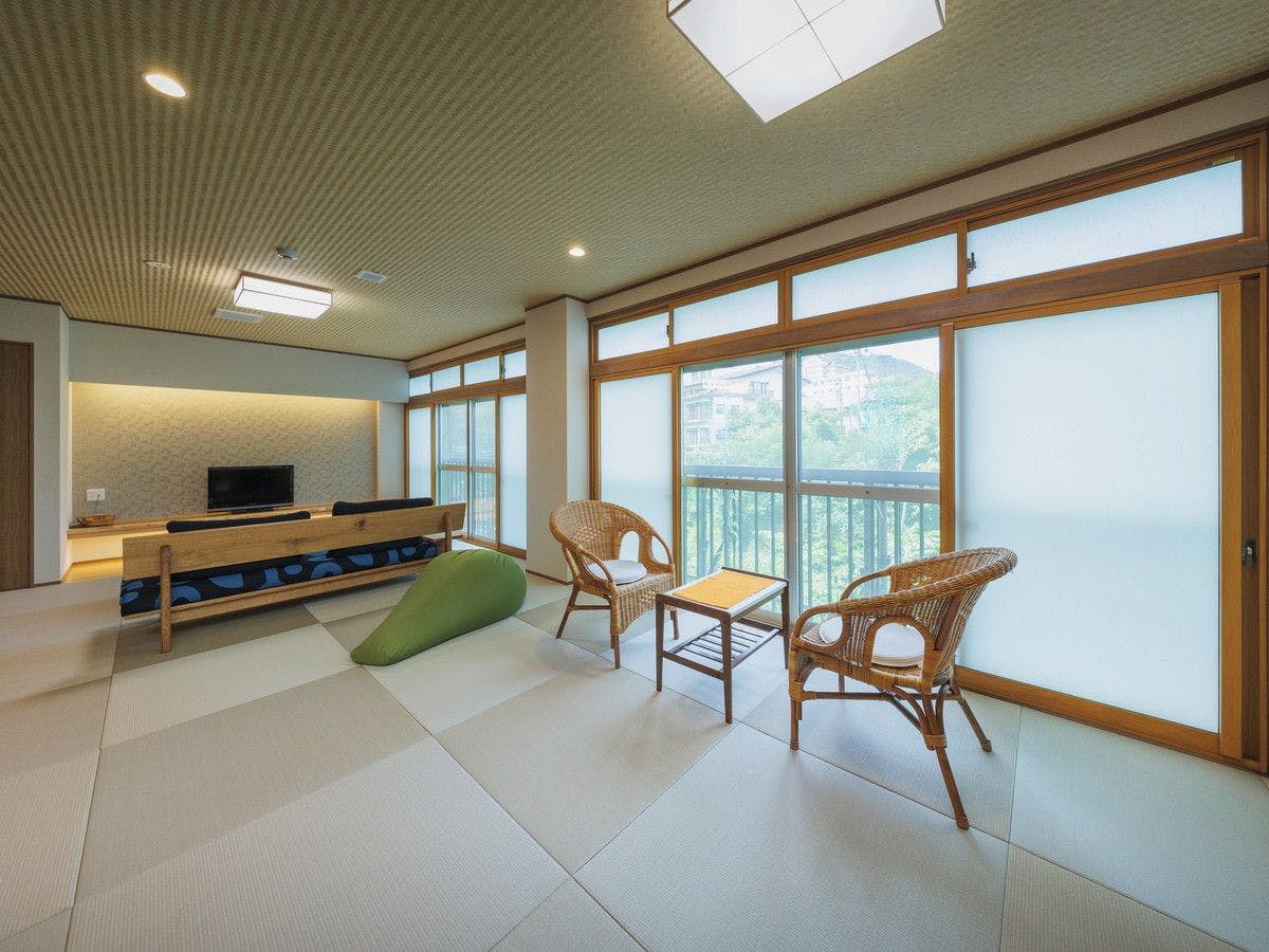 ห้องสไตล์ญี่ปุ่นขนาด 20 เสื่อ และห้องนอนขนาด 8.3 เสื่อ