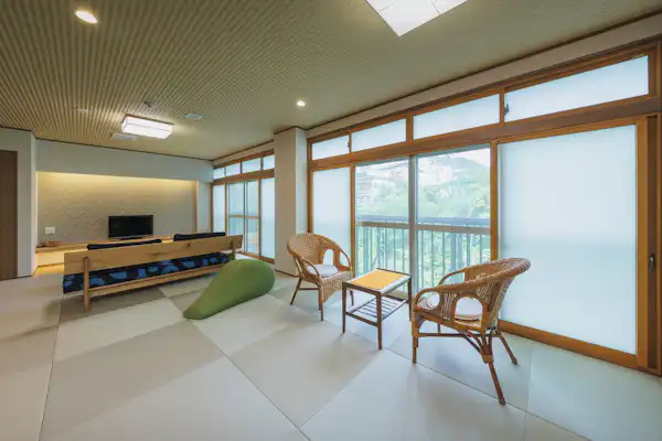 ห้องสไตล์ญี่ปุ่นขนาด 20 เสื่อ และห้องนอนขนาด 8.3 เสื่อ