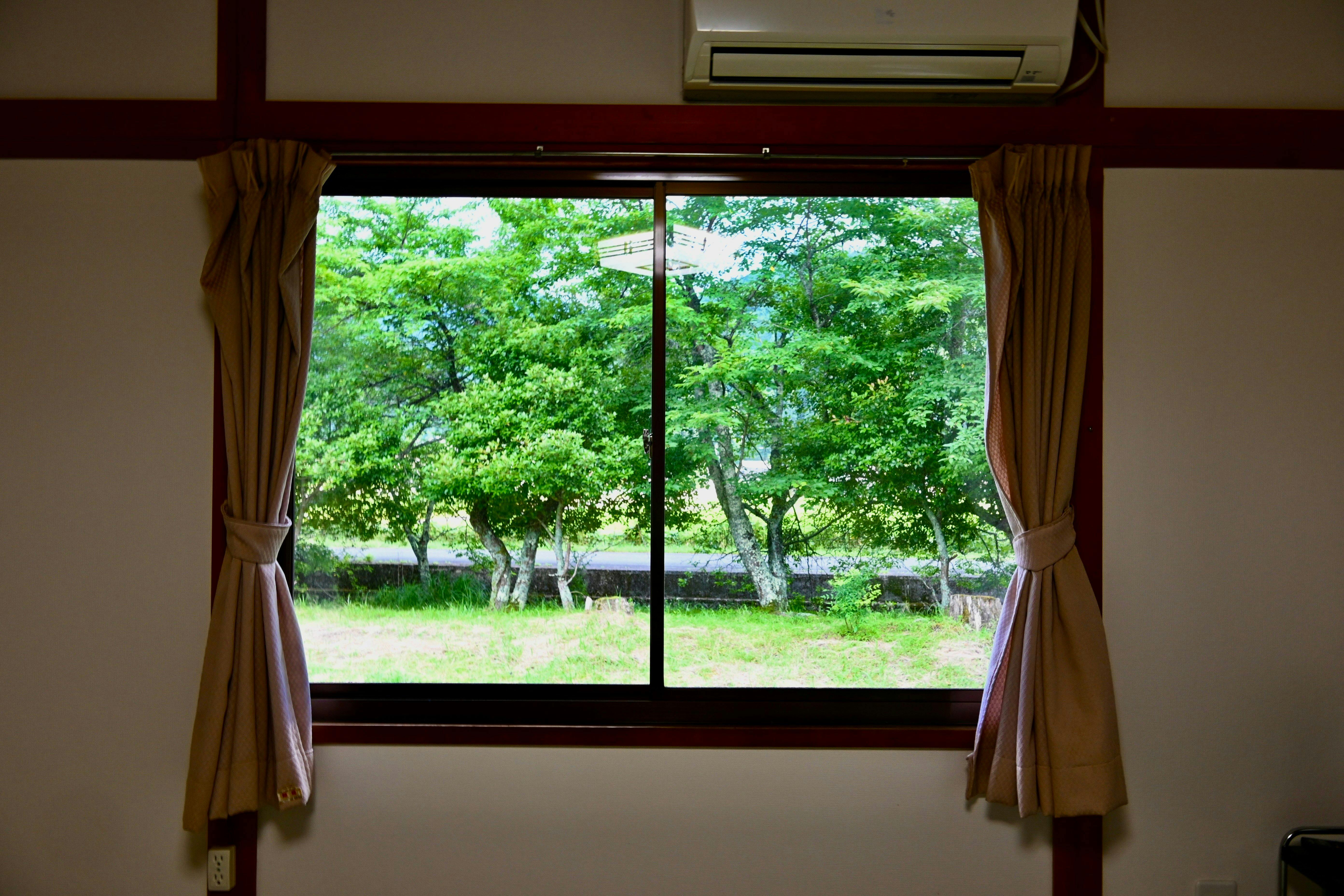 Pemandangan dari bilik gaya Jepun 10 tatami