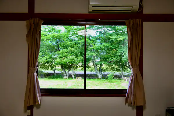 Pemandangan dari bilik gaya Jepun 10 tatami