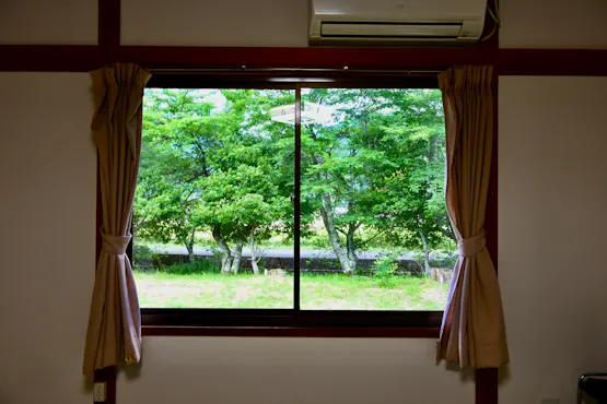 Pemandangan dari bilik gaya Jepun 10 tatami