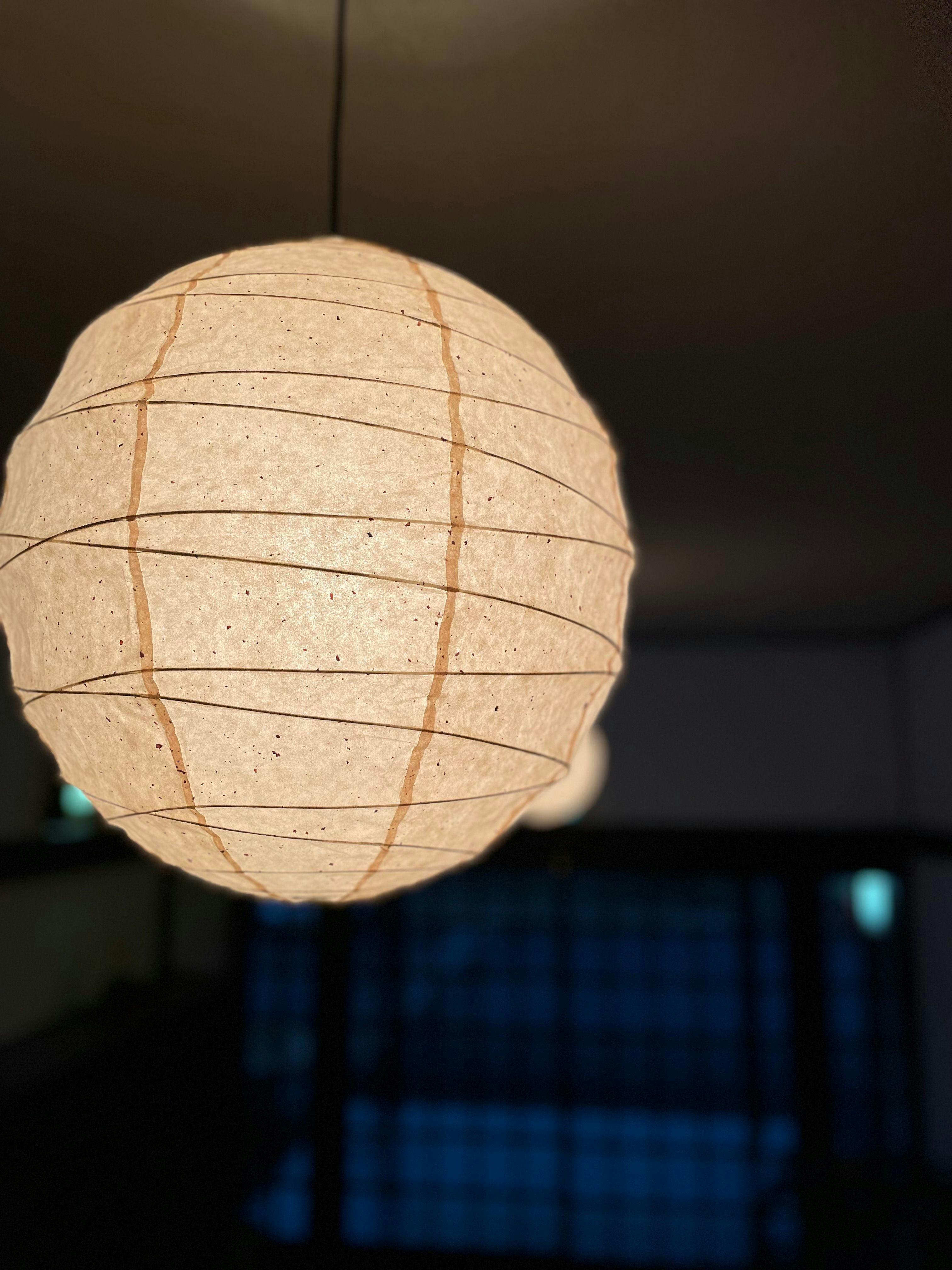 Dewan dilengkapi dengan pencahayaan gaya Jepun moden.