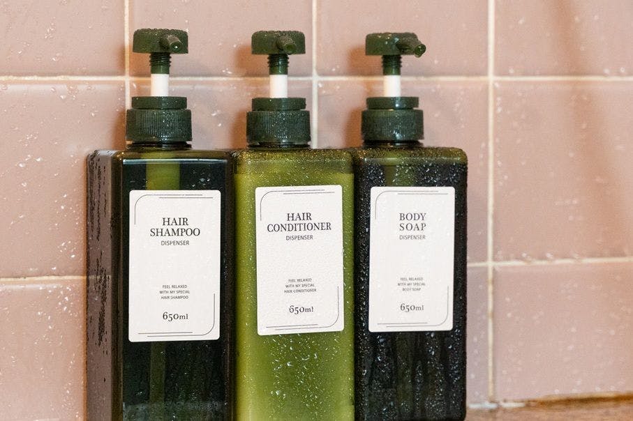 ห้องอาบน้ำแบบส่วนตัว พร้อมสิ่งอำนวยความสะดวกในห้องน้ำ