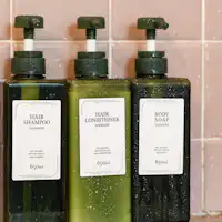 ห้องอาบน้ำแบบส่วนตัว พร้อมสิ่งอำนวยความสะดวกในห้องน้ำ