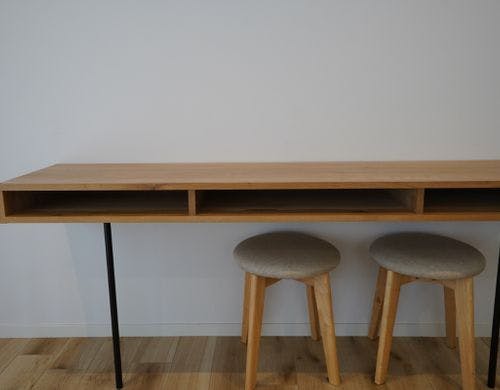 少し作業することができる机があります。