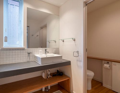 トイレ（施設内1階2階に1つずつ）