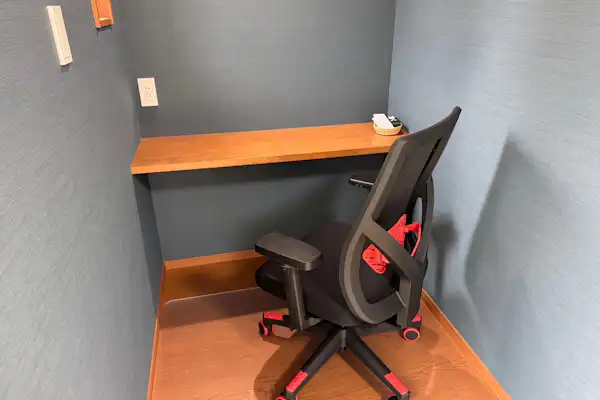 ฮานาเระ: ห้องเวิร์คเคชั่น