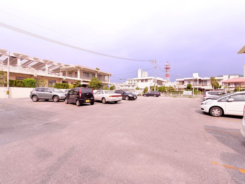 *[Tempat Letak Kereta]*