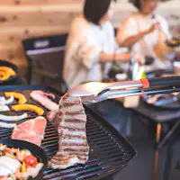 BBQ yang dipanggang dengan gril gas