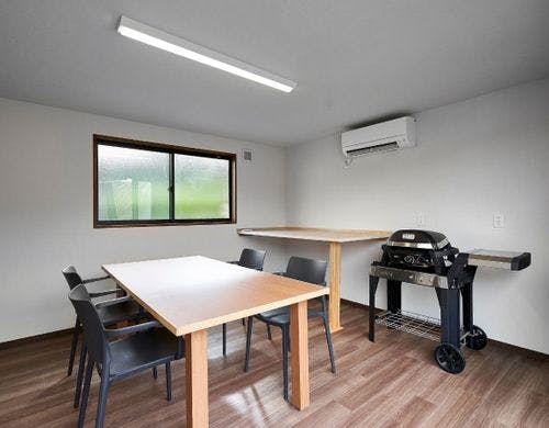 エアコン完備の専用ダイニング