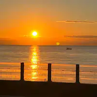 พระอาทิตย์ขึ้นที่มองเห็นจากวิลล่า