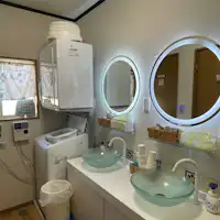 Laundry dan area cuci muka di gedung utama