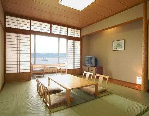 海側和室8ー10畳（風呂・トイレ付）