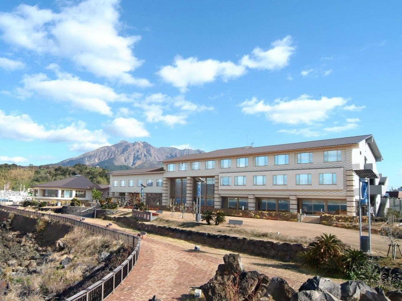 เรนโบว์ซากุระจิมะ ภายนอก