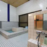 【Pemandian Umum】Area mandi juga luas.