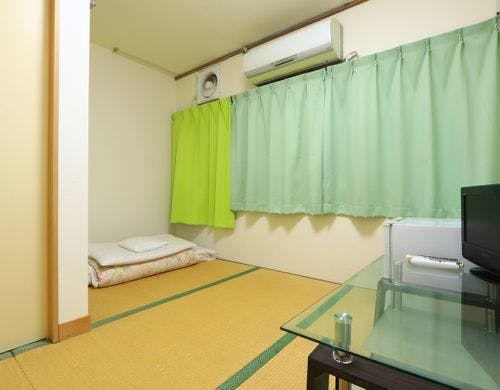 【10-2号室】L字型のお部屋です