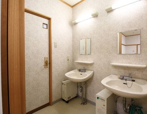 【15号室】トイレ洗面付きのお部屋です
