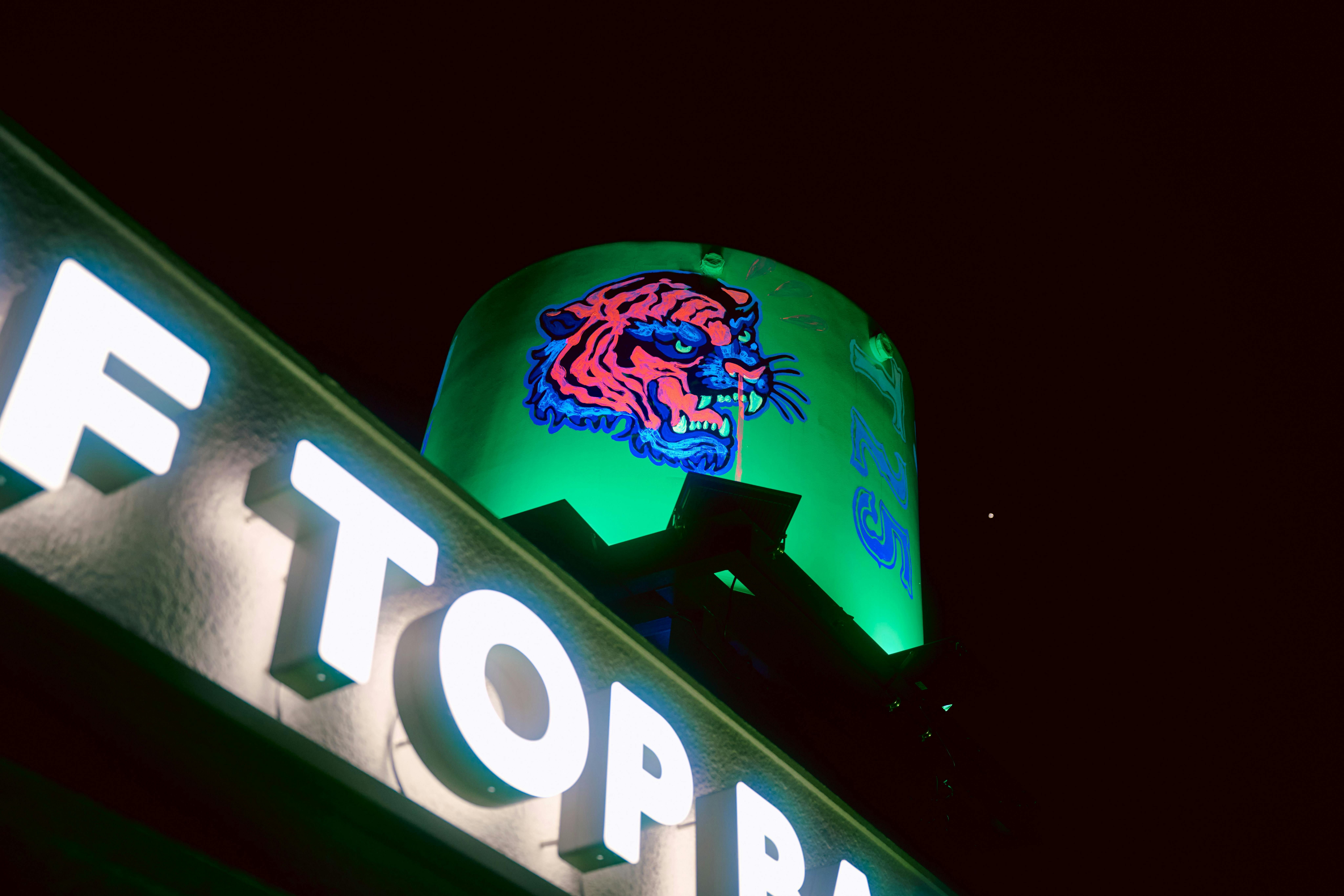 รูฟท็อปบาร์ "ออลอินคลูซีฟ"