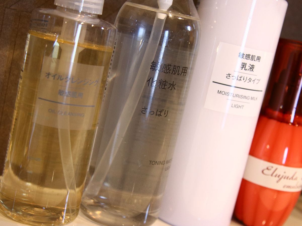Amenities: Cleansing products, lotion, etc.
