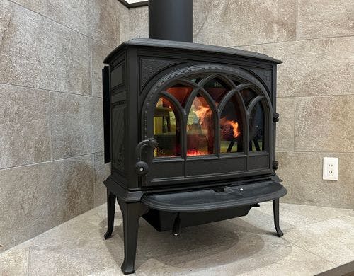 暖炉◆館内を暖かくしてくれます