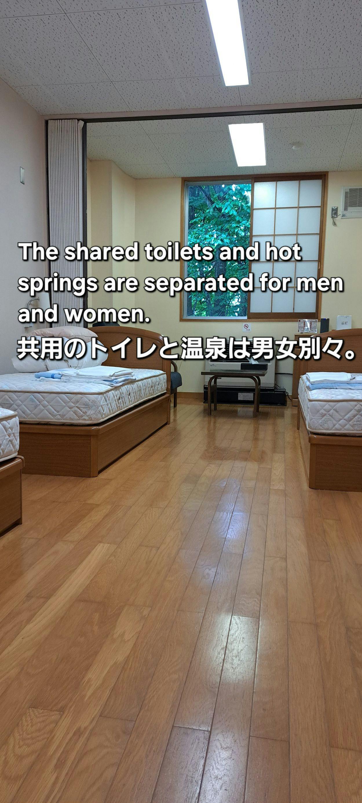 *ห้องปลอดบุหรี่ ไม่รวมอาหาร ห้องพักแบบตะวันตก 3 เตียง