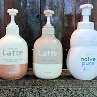 มีสบู่เหลว แชมพู และครีมนวดผมให้บริการ