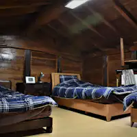 2 katil bujang, 1 katil double